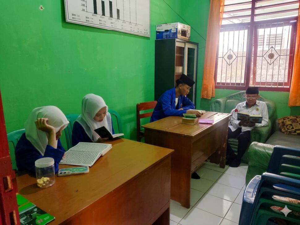 KUA Mataram Baru Biasakan Tadarus Sebelum Buka Layanan