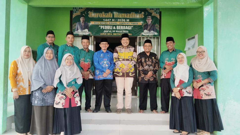 Perkuat Disiplin dan Kualitas Pelayanan, KUA Metro Kibang Terima Pembinaan Kepala Kemenag