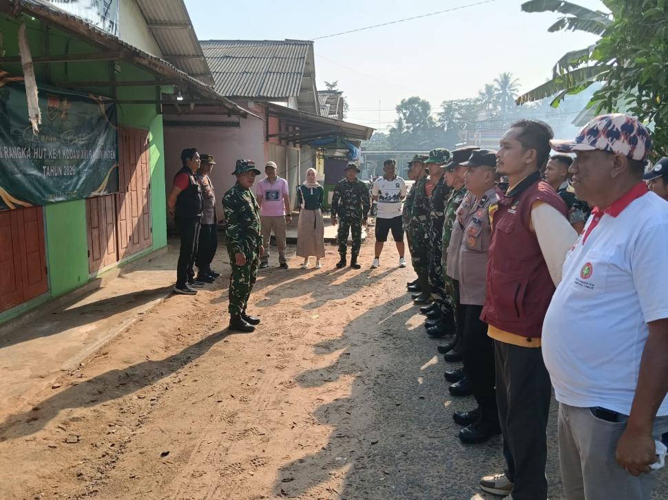 Sinergi TNI dan Forkopimcam, Karya Bakti HUT ke-1 Kodam XXI/Radin Inten Percantik Lingkungan Labuhan Ratu
