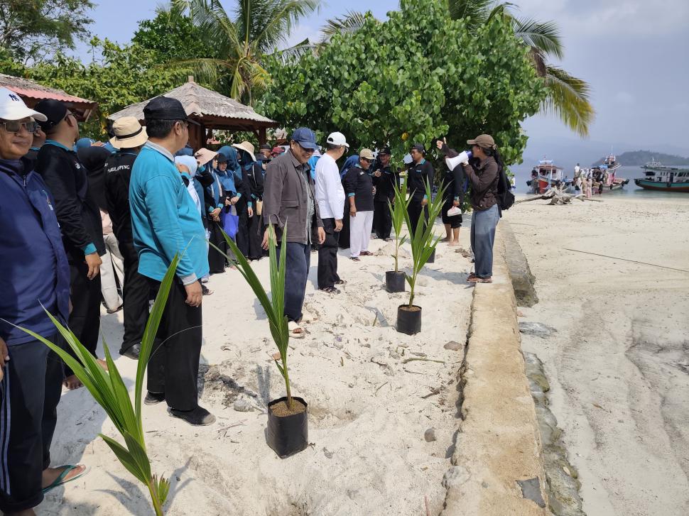 Pokjaluh Agama Islam Kemenag Lampung Timur Sukses Gelar Retret Ekoteologi dan Tanam Pohon Bersama Penyuluh Agama Islam
