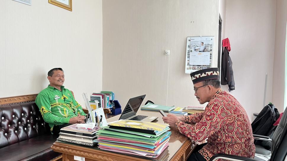 Jalin Sinergi, Kepala KUA Metro Kibang Terima Konsultasi Kepala Desa Sumber Agung