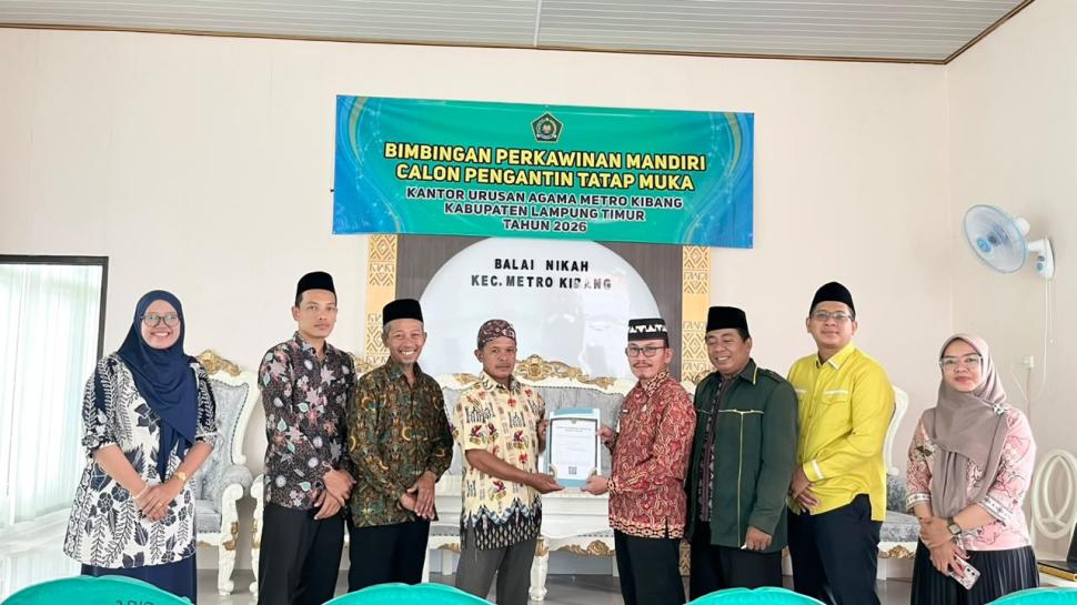 KUA Metro Kibang Dorong Tertib Administrasi Majelis Taklim melalui Penyerahan SKT