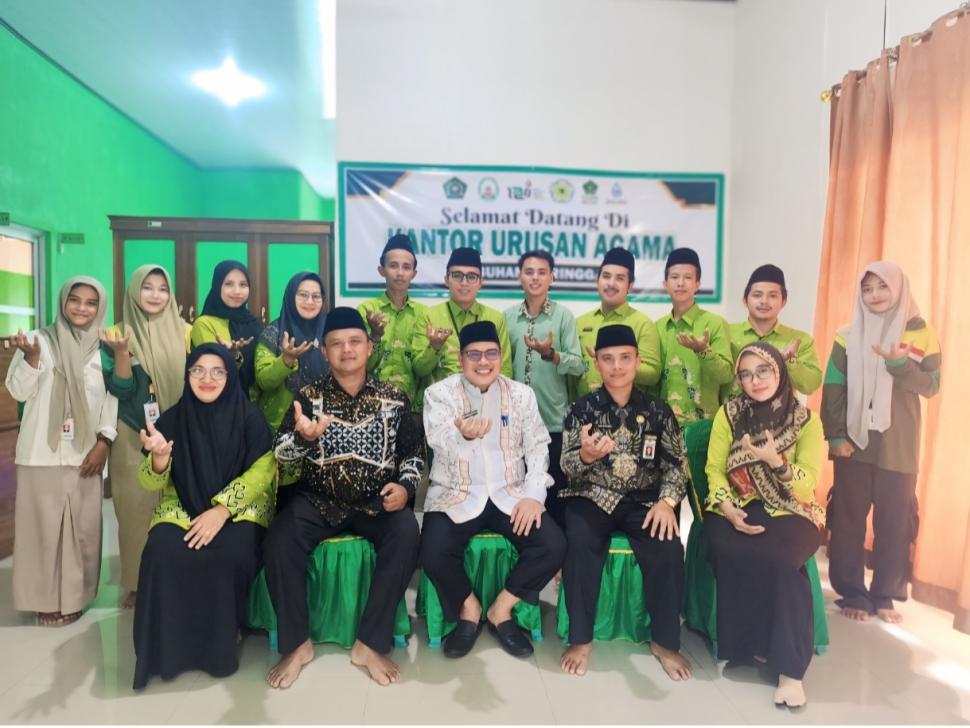 Kepala Kemenag Lampung Timur Tekankan Nilai Kerukunan dan Kecerdasan Emosional dalam Kunjungan Kerja di KUA Labuhan Maringgai