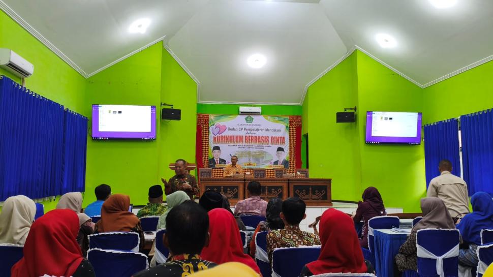 Tingkatkan Mutu Pembelajaran, Kepala Madrasah dan Waka Kurikulum MTsN 2 Lampung Timur Ikuti Bedah Capaian Pembelajaran Kurikulum Cinta