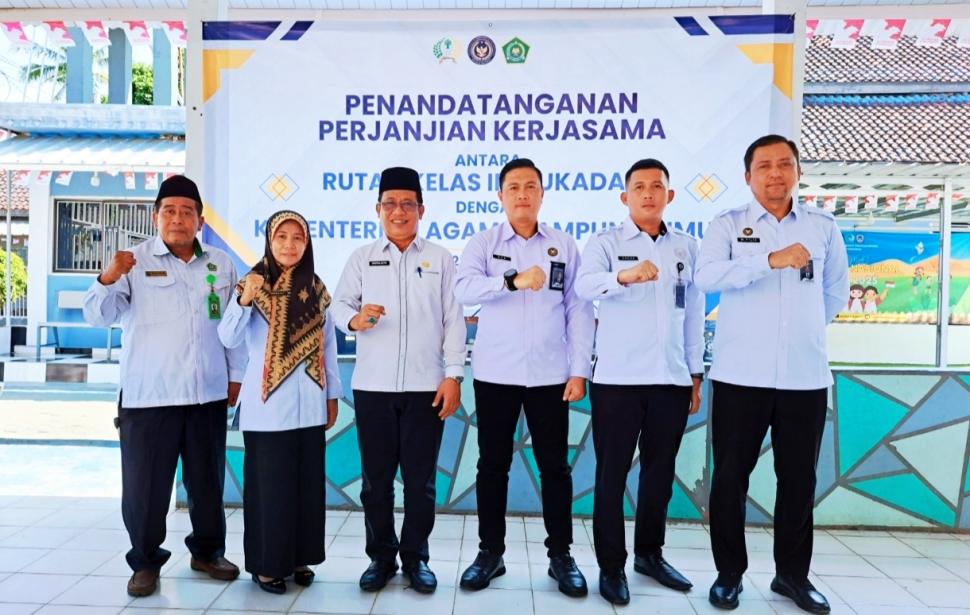 Kemenag Lampung Timur dan Penyuluh Agama Lintas Iman Jalin Kerjasama Pembinaan Spiritual di Rutan Sukadana