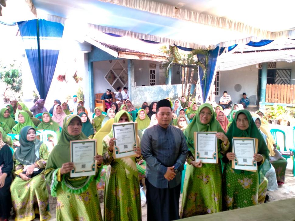 Perkuat Legalitas Lembaga Keagamaan, KUA Sekampung Udik Serahkan 4 SKT Majelis Taklim