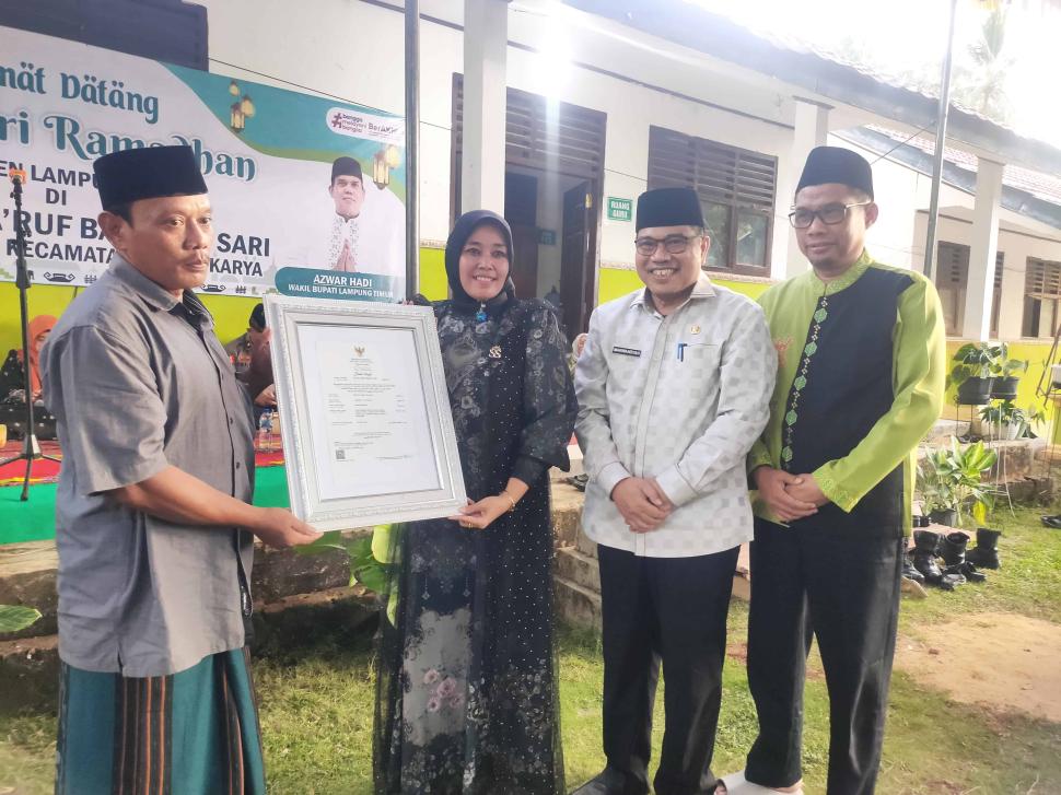 Ponpes Al-Ma’ruf Jadi Titik Safari Ramadan, Pemerintah Salurkan Sertifikat Halal dan Paket Kepedulian