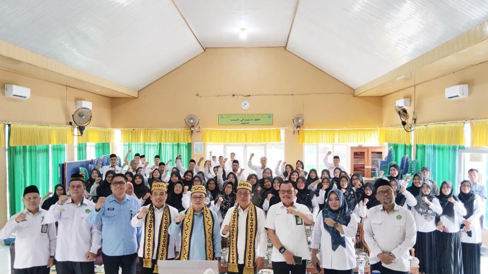 Pembinaan ASN di MTsN 1 Lampung Timur, Kakanwil Kemenag Lampung: Tidak Ada Superman, yang Ada Superteam