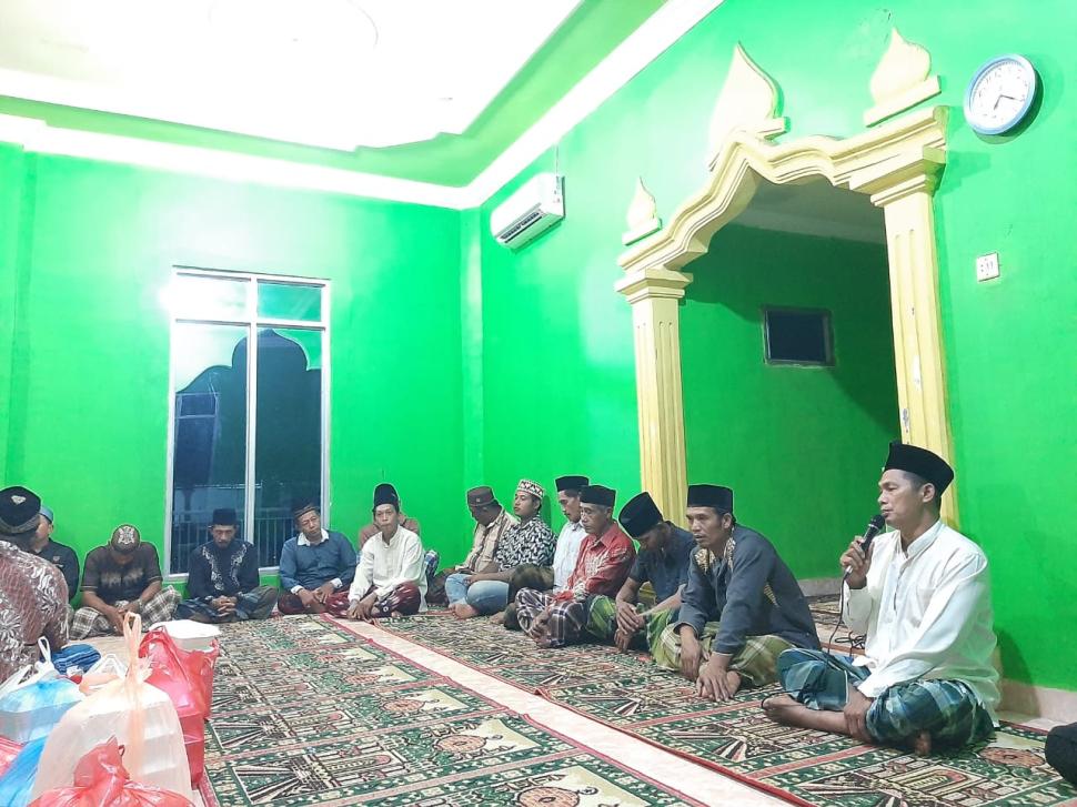 Penyuluh dan Pegawai KUA Marga Tiga Mengadakan Buka Bersama di Dua Masjid