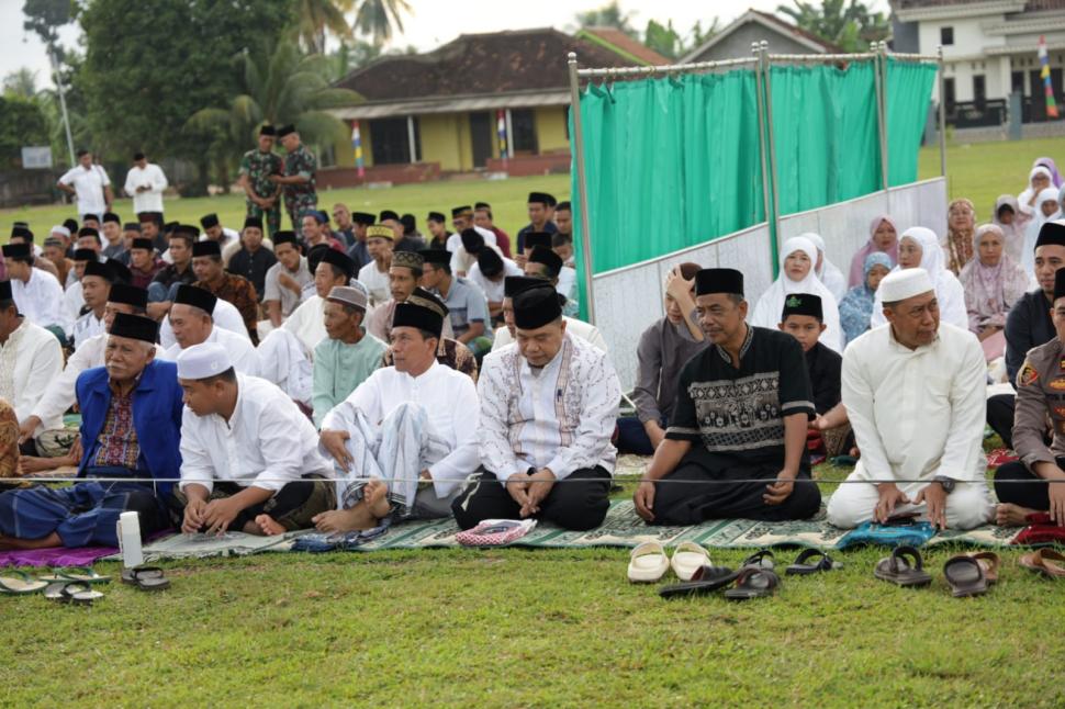 Bupati dan Kakankemenag Lampung Timur Sholat Idul Adha Bersama Warga di Bandar Agung