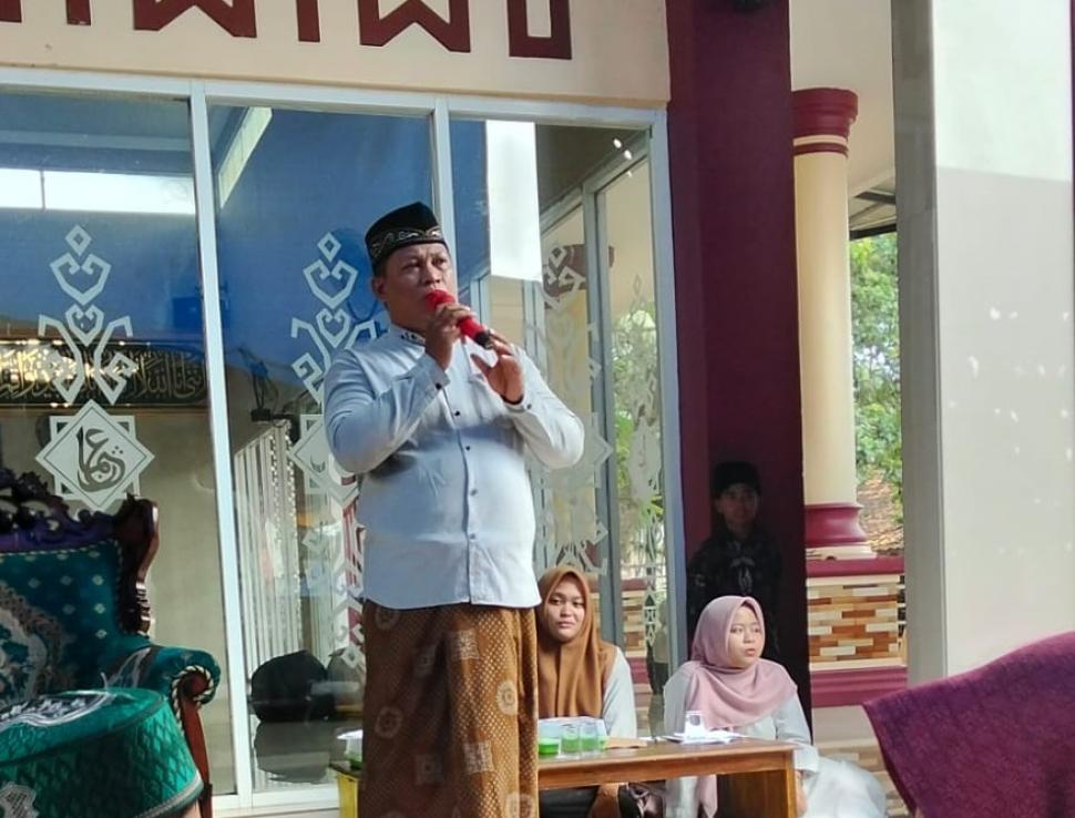 Hadirkan Senyuman, KUA Mataram Baru Dampingi Santunan Yatim dan Lansia