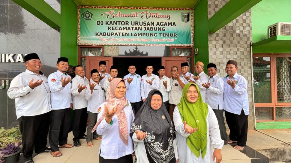 Kantor Bersih, ASN Disiplin, Pelayanan Makin Optimal: Rokhman Pantau KUA Jabung