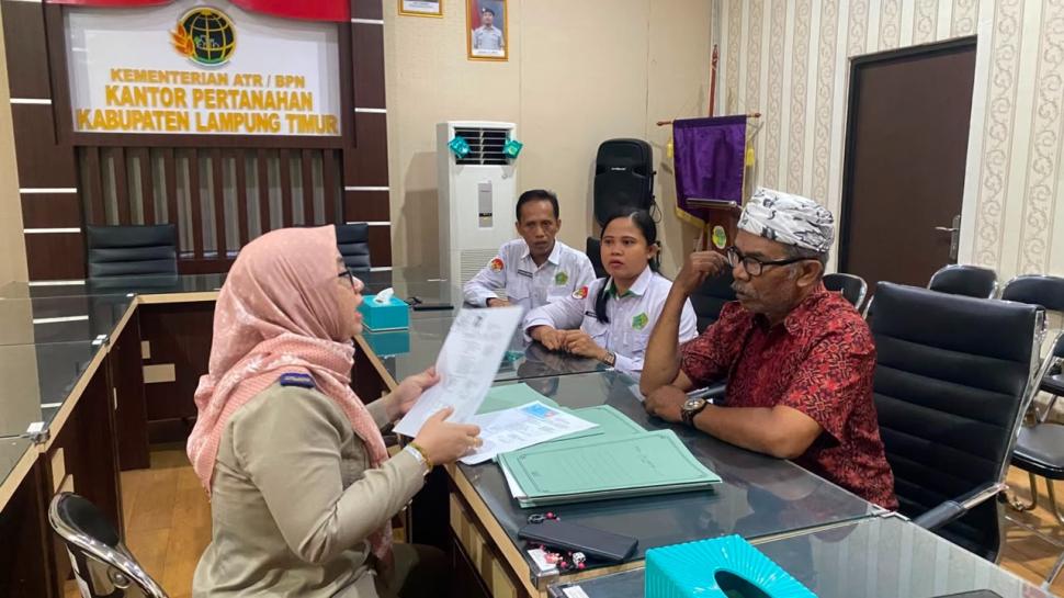 Kemenag Lampung Timur dan PHDI Serahkan Tambahan Berkas Sertifikasi 27 Pura ke ATR/BPN