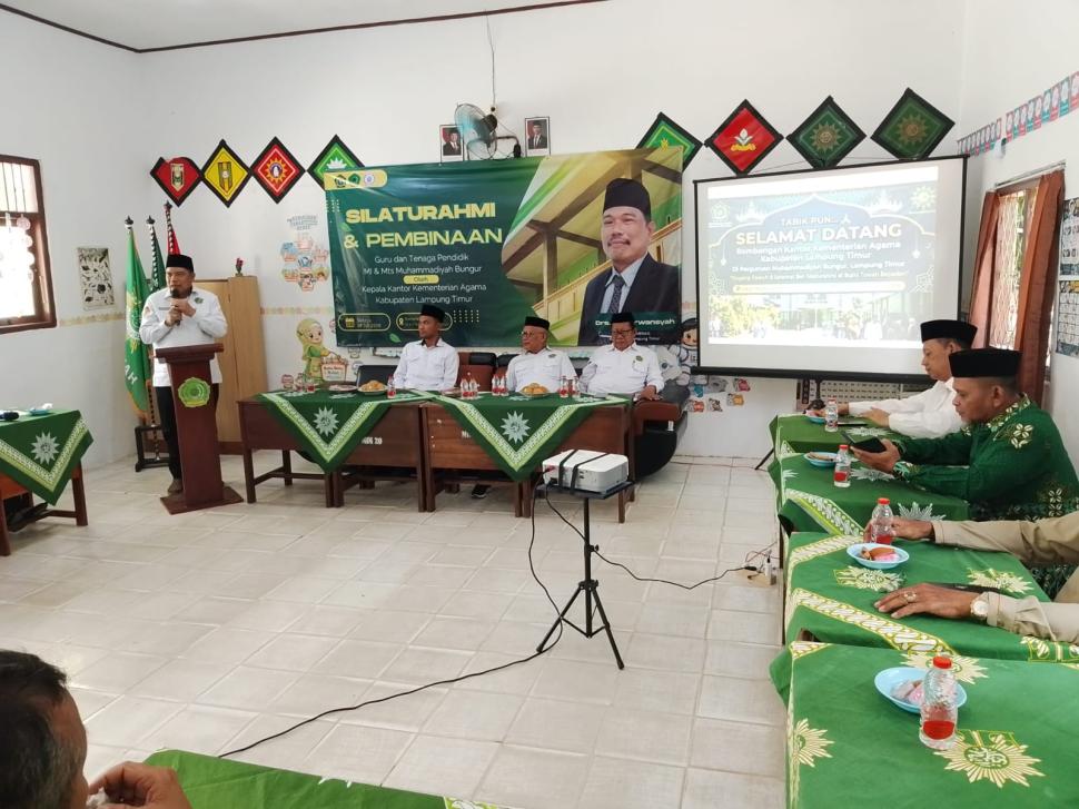 Kepala KUA Way Bungur Dampingi Kepala Kemenag Lampung Timur Bina Guru MI dan MTs Muhammadiyah Bungur
