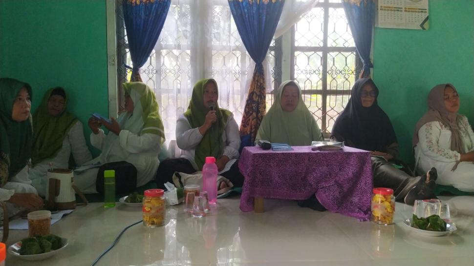 Penyuluh KUA Mataram Baru Berikan Pembinaan pada Rutinan Khotmil Quran
