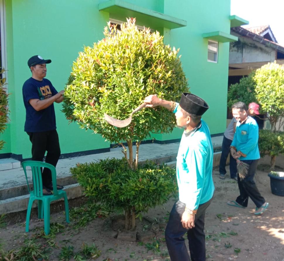 KUA Raman Utara Gelar Giat Jumat Gemah Asri
