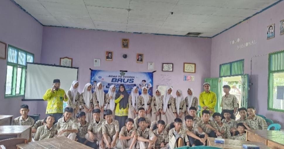 KUA Way Bungur Berikan Edukasi Bijak Bermedia Sosial dan Bahaya Pornografi kepada Siswa MTs Ma'arif 6