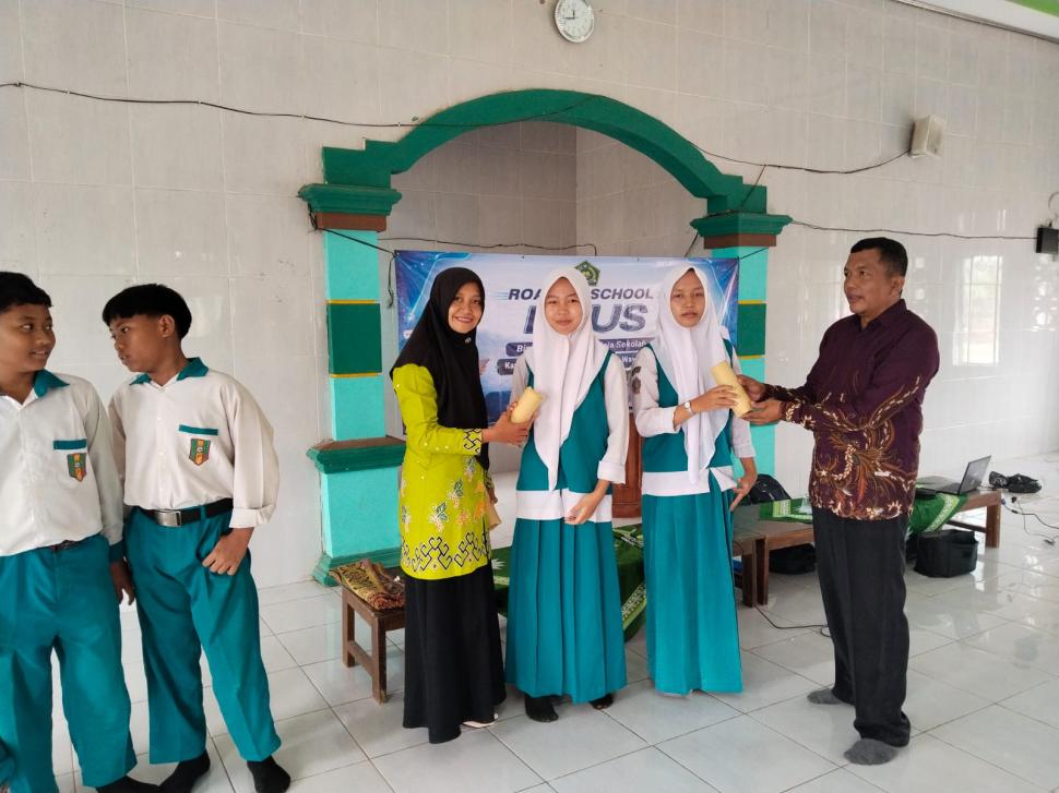 KUA Way Bungur Berikan Edukasi Bijak Menggunakan Media Sosial kepada Siswa MTs Muhammadiyah Tanjung Qencono