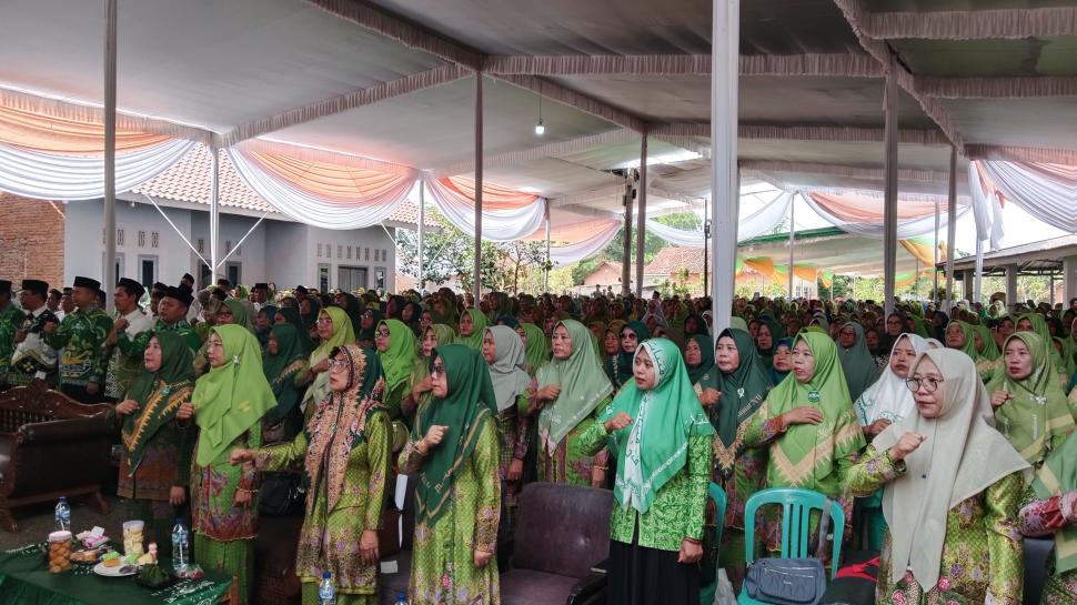 Perkuat Ukhuwah Islamiyah, KUA Pekalongan Hadiri Pengajian Ahad Kliwon Muslimat NU dan KBNU yang Dihadiri 3.000 Jemaah