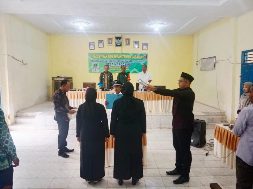 KUA Metro Kibang Dukung Pelantikan Perangkat Desa Margosari melalui Rohaniawan