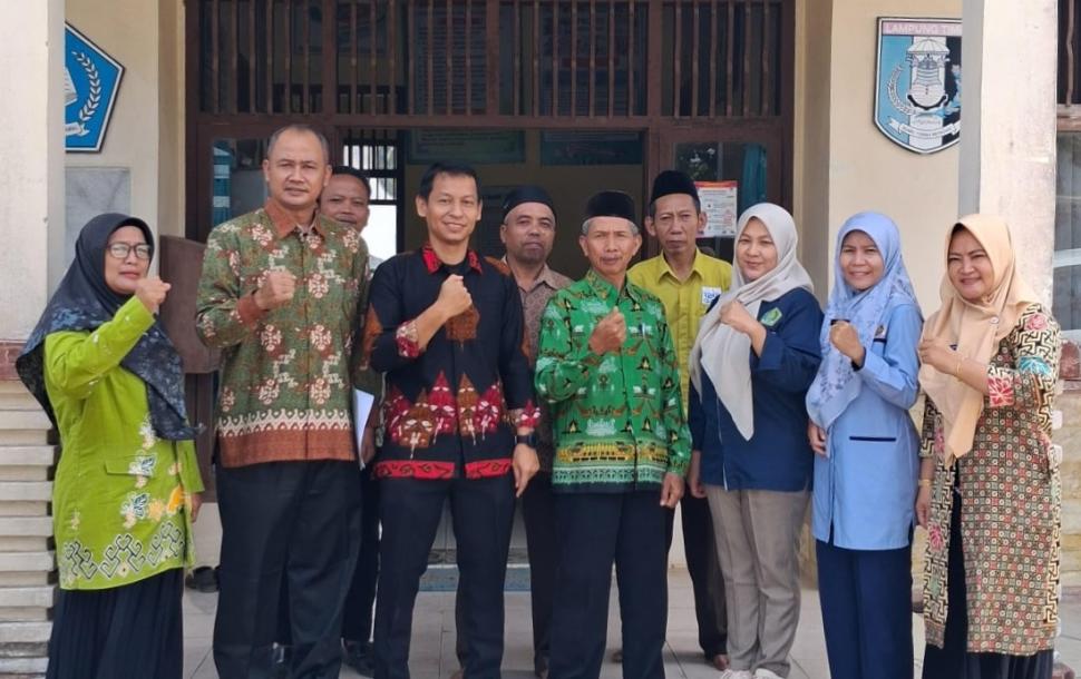 Tim Perencana Bimas Islam dan Sarpras Kemenag Lampung Timur Monitoring Pembangunan KUA Bumi Agung