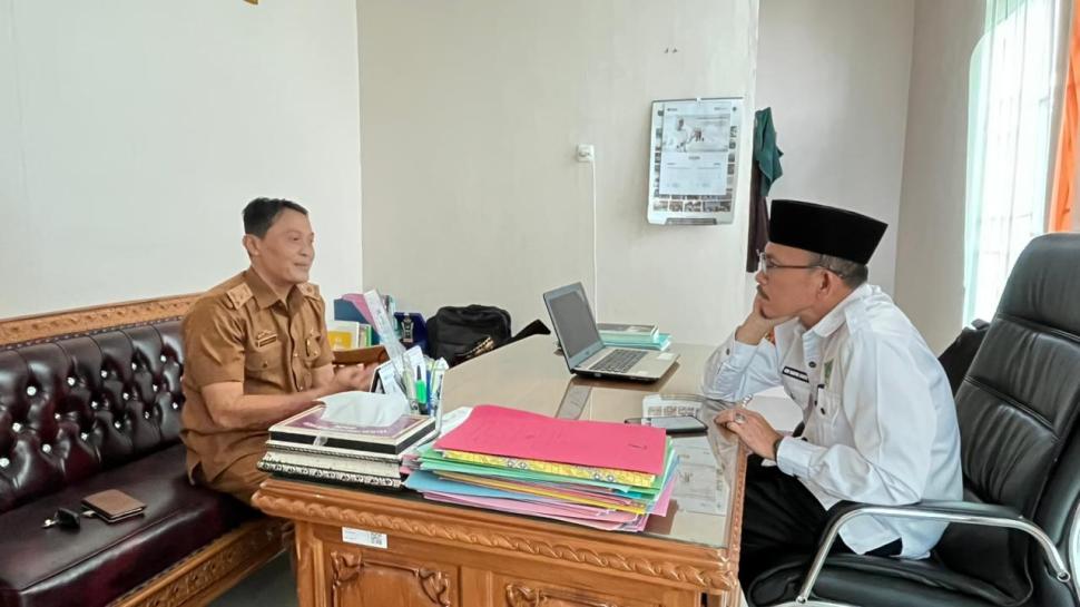 Kepala KUA Metro Kibang Layani Konsultasi Warga Soal Hasil Isbat Nikah